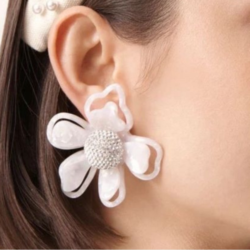 LELE sadoughi white crystal flower large stud earrings